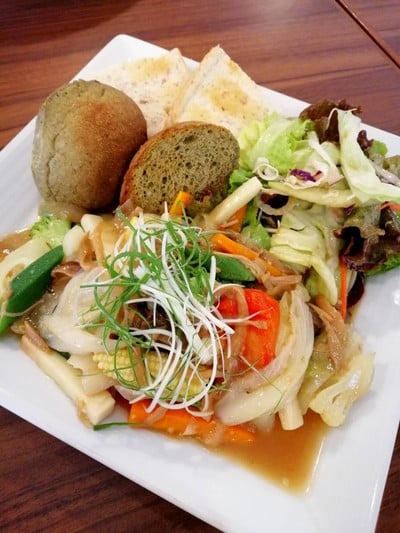 Sustaina Organic Restaurant (ร้านอาหารออแกนิกซ์ ซัสเทน่า) Sustaina Organic Restaurant (ร้านอาหารออแกนิกซ์ ซัสเทน่า)