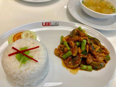 ข้าวผัดพริกแกงหมู