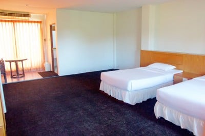 สีชังชายเขารีสอร์ท