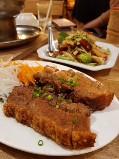 หมูกรอบทอดน้ำปลา