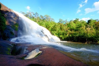 บรรยากาศ น้ำตกเจ็ดสี (ห้วยกะอาม)