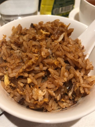 ข้าวผัดห่อใบบัว