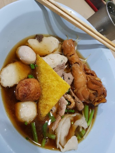 ก๋วยเตี๋ยวไก่ตุ๋นยาจีน