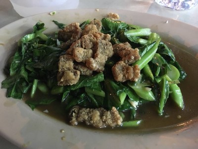 คะน้าหมูกรอบ