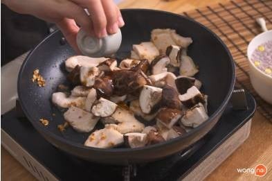 วิธีทำ โจ๊กไก่ผัดเห็ดหอม วิธีทำ โจ๊กไก่ผัดเห็ดหอม
