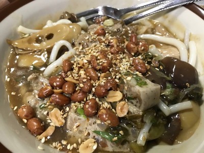 เส้นขนมจีนหมูน้ำทุกอย่าง(หมู,เห็ด,ยอ,ตุ๋น)