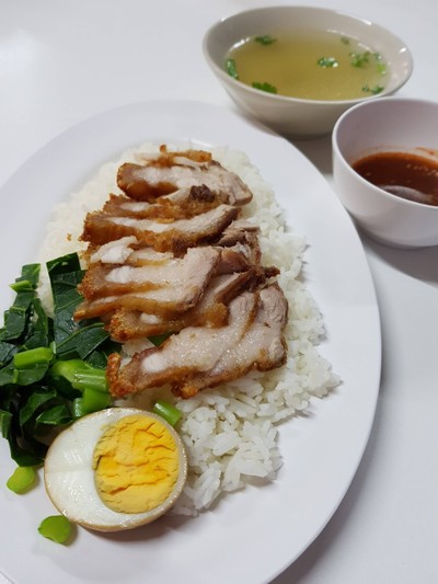 ข้าวหมูกรอบ