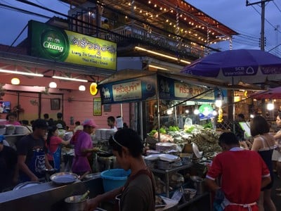 บรรยากาศ ตลาดโต้รุ่งหัวหิน