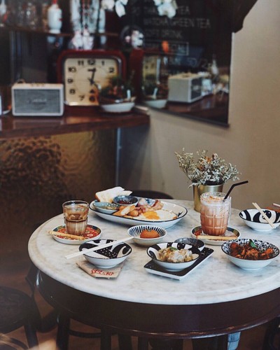 Lhong Tou Cafe (หลงโถว คาเฟ่) เยาวราช Lhong Tou Cafe (หลงโถว คาเฟ่) เยาวราช