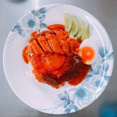 นายจิว หมูแดง หมูกรอบ (นายจิว หมูแดง-หมูกรอบ) หน้าโรงแรมมารวย นายจิว หมูแดง หมูกรอบ (นายจิว หมูแดง-หมูกรอบ) หน้าโรงแรมมารวย