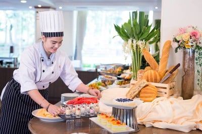 พบกับอาหารบุฟเฟ่นานาชาติ ได้ทุกวันอังคาร และ พฤหัสบดี เวลา 11.00 - 14.00 น. 