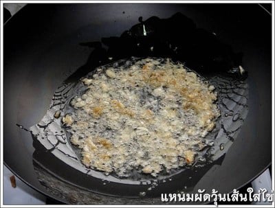วิธีทำ แหนมผัดวุ้นเส้นใส่ไข่ วิธีทำ แหนมผัดวุ้นเส้นใส่ไข่