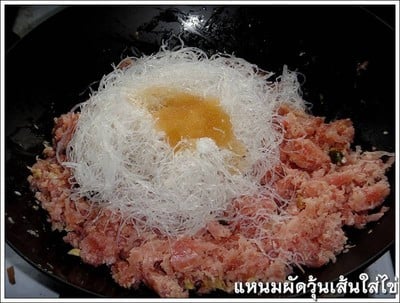 วิธีทำ แหนมผัดวุ้นเส้นใส่ไข่ วิธีทำ แหนมผัดวุ้นเส้นใส่ไข่