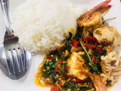 ข้าวกระเพราทะเล