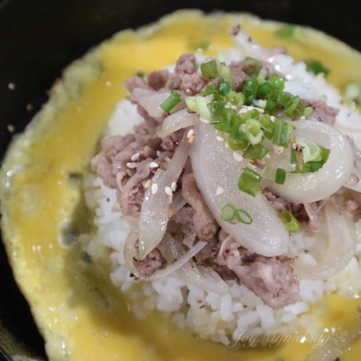 Beef Teppan Itameshi ข้าวหน้าเนื้อสไลด์กระทะร้อน