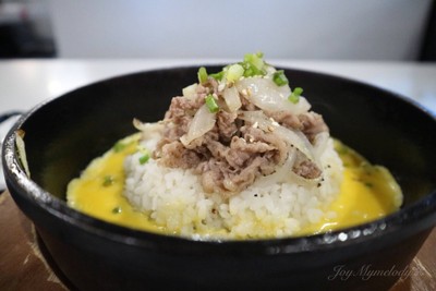 Beef Teppan Itameshi ข้าวหน้าเนื้อสไลด์กระทะร้อน