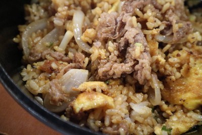 Beef Teppan Itameshi ข้าวหน้าเนื้อสไลด์กระทะร้อน