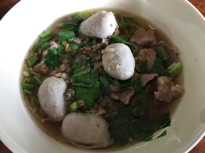 เส้นหมี่น้ำลูกชิ้นเนื้อ