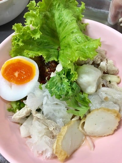 เมนูของร้าน ก๋วยเตี๋ยวปลาเมืองทอง