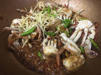 วิธีทำ ปูม้าผัดพริกขี้หนูสวน วิธีทำ ปูม้าผัดพริกขี้หนูสวน