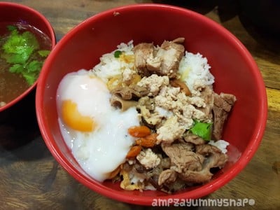 เมนูของร้าน ข้าวต้มแห้งริมหนน ข้าวต้ม ข้าวต้มยำ โจ๊ก ก๋วยเตี๋ยวต้มยำ เล้งแซ่บ กะเพรา บรรทัดทอง
