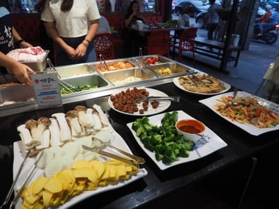 อาหาร หรือ เครื่องดื่ม