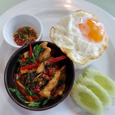 ข้าวกะเพราไก่-ไข่ดาว