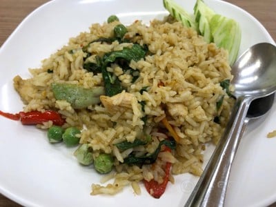 ข้าวผัดเขียวหวานไก่