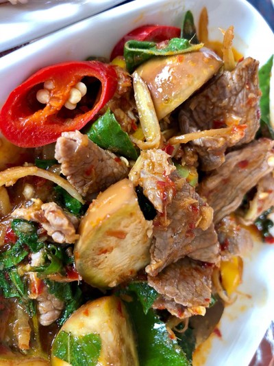 ผัดเผ็ดเนื้อ