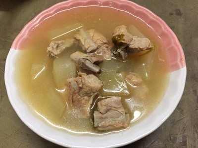 ต้มจืดหัวไชเท้ากระดูกหมูอ่อน ต้มจืดหัวไชเท้ากระดูกหมูอ่อน
