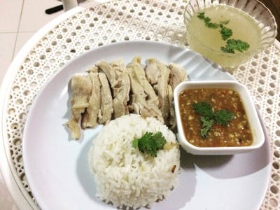 ข้าวมันไก่เด็กหอ