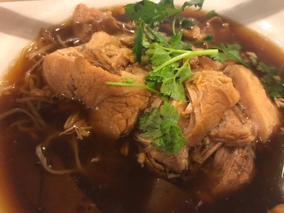 ก๋วยเตี๋ยวหมูตุ๋นกระดูกอ่อน
