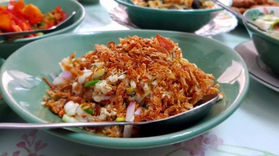 ยำไข่มดแดง