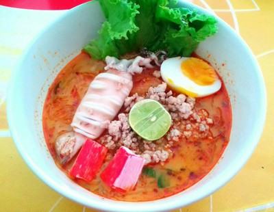 ก๋วยเตี๋ยวต้มยำปลาหมึก
