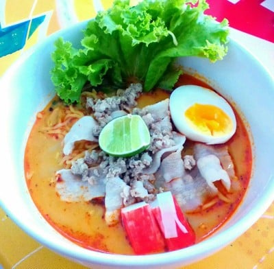 หมี่เหลืองต้มยำหมูชาบู