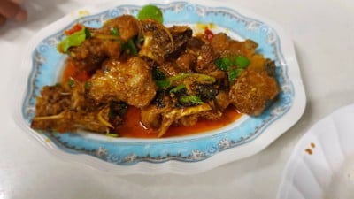 ปลาดุกทะเลผัดเผ็ด