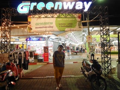 ตลาดกรีนเวย์ (Greenway Night Market) ตลาดกรีนเวย์ (Greenway Night Market)