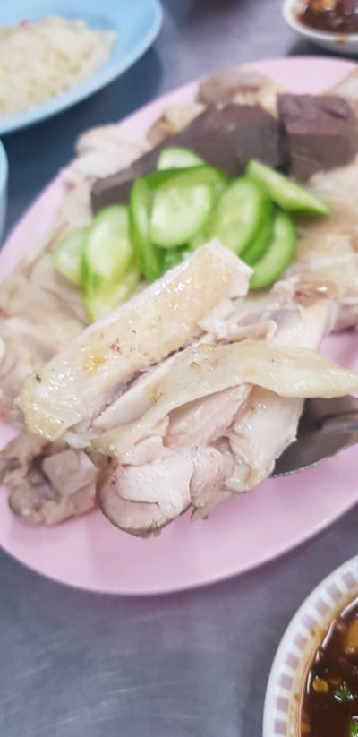 เนื้อเนื้อเน้นๆชิ้นใหญ่ๆจานละ 100 บาท