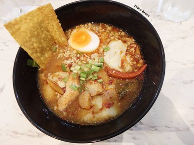 เตี๋ยวไข่ต้มยำ