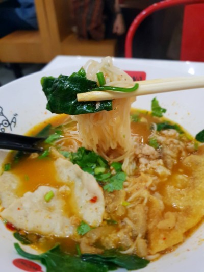 บะหมี่หมูต้มยำตำลึง