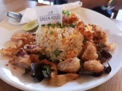 ข้าวผัดปลาส้ม