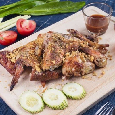 ไก่บ้านพริกไทยดำ (Black pepper grilled chicken Restaurant) ห้าแยกพลับพลาไชย ไก่บ้านพริกไทยดำ (Black pepper grilled chicken Restaurant) ห้าแยกพลับพลาไชย