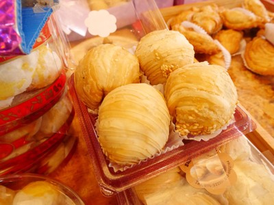 ขนมเปี๊ยะซอย 9 (Khanom Pia Soi 9) ขนมเปี๊ยะซอย 9 (Khanom Pia Soi 9)