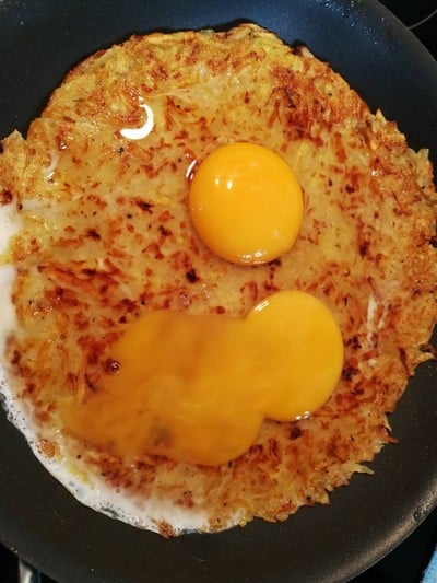 วิธีทำ Eggs baked in Hash Browns