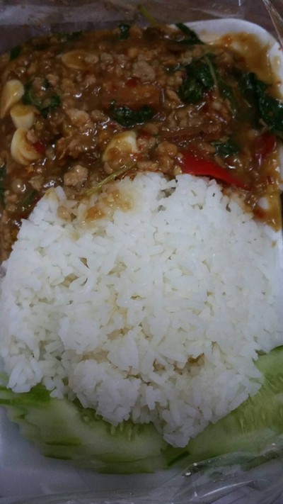 ข้าวราดกะเพราหมูกรอบ+หมูสับ