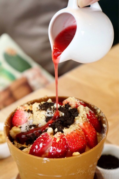 Strawberry Crumble White Chocolate Gardenhouse Pot