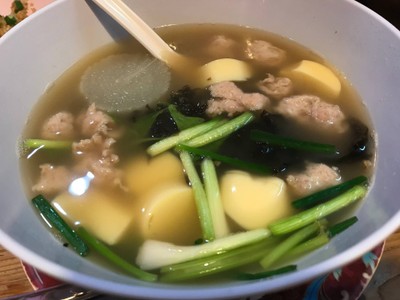 แกงจืดสาหร่ายเต้าหู้หมูสับ