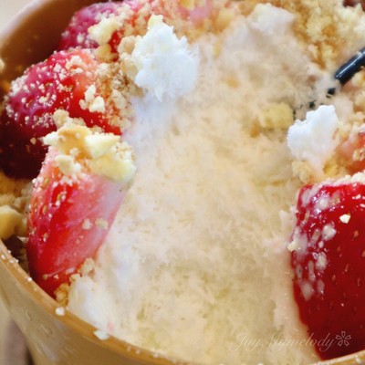 Strawberry Crumble White Chocolate Gardenhouse Pot