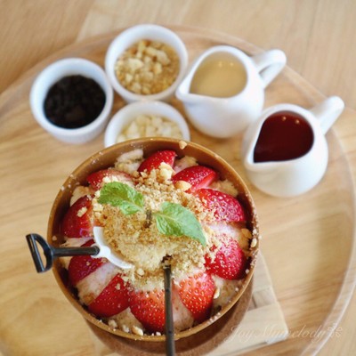Strawberry Crumble White Chocolate Gardenhouse Pot