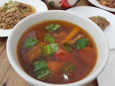 ลาบบังเกอร์ สาขา2  ร้านอยู่หน้าสนามกีฬาเทศบาลนครเชียงใหม่